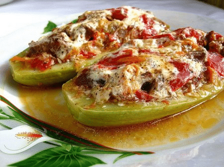 Фаршированные кабачки с фаршем и овощами