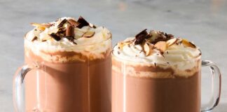 Amaretto z gorącą czekoladą: zimowa rozkosz