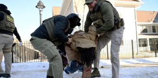 As pessoas estão furiosas com influenciadores que não estão se manifestando contra o ICE no momento