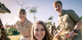 Irwinova rodina sdílí dojemný okamžik, když se dcera Grace spojuje s divokou přírodou