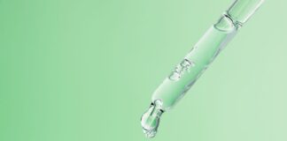 Retinol vs Bakuchiol: Dermatologův průvodce péčí proti stárnutí