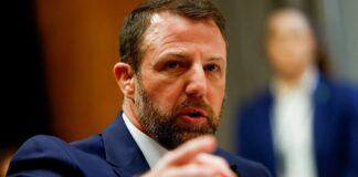 O secretário do DHS, Markwayne Mullin, admite espancar crianças: especialistas alertam sobre efeitos prejudiciais