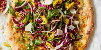 La mejor cena de verano: cómo hacer una sabrosa pizza con ensalada