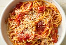 Незамінні запаси: три преміальні соуси в банках, які не поступаються домашнім рецептам