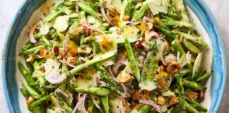 Fris en knapperig: de ultieme aspergesalade met abrikozenvinaigrette