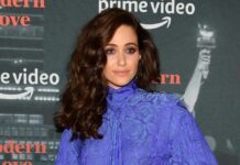 Еммі Россум З’явилася на Публіці з Природними Кудрями на Церемонії Нагородження PEN America