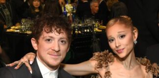 Navegando nos holofotes: a situação atual do relacionamento de Ariana Grande e Ethan Slater