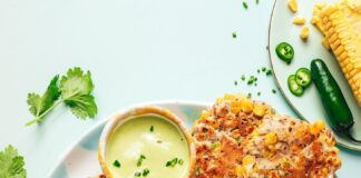 Buñuelos de maíz crujientes, picantes y sorprendentemente rápidos
