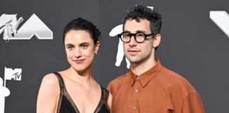 Qualley liga para Moore