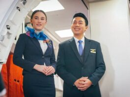 The Hidden Safety Check Behind Your Flight Attendant’s Hello